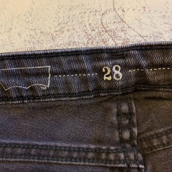 Levi's Skinny Faded Black Painted Jean - Picture 3 of 6